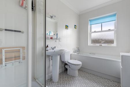 A24 - 6 Tuckers Broo