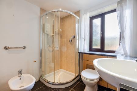 A24 - Avon House, Ki