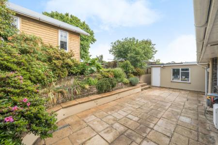 1282727-27-684185535