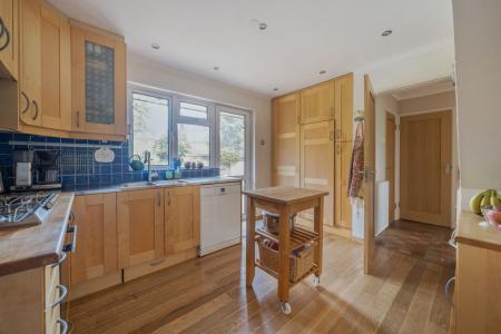 1282727-15-684172985