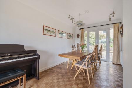 1282727-30-684186b78