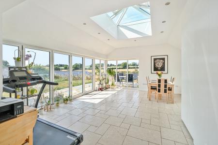 1372885-3-68ff831e1d