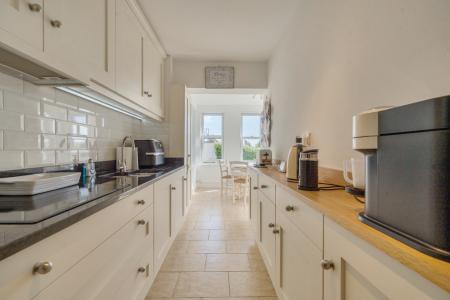 1349537-2-68c2b24caa