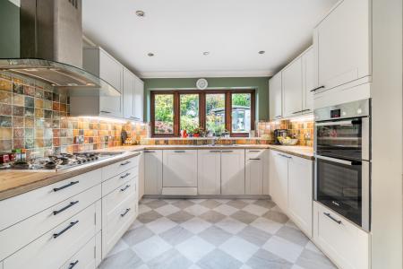 1373454-21-69023d184