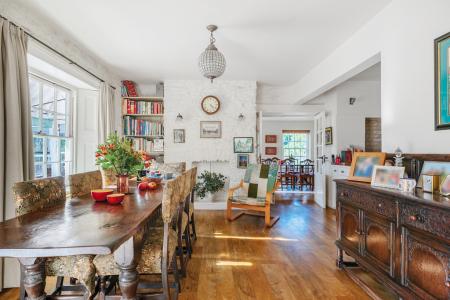 1372752-30-691b69413