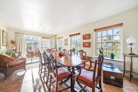 1372752-33-691b697fe