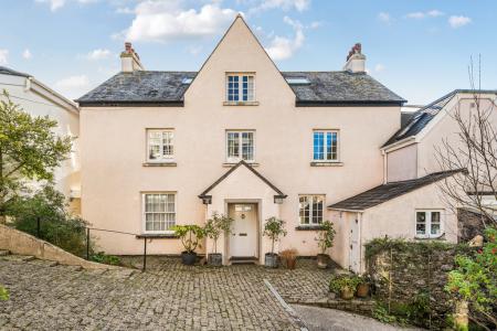 1372752-2-691b697fe5