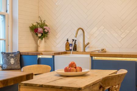 1406886-22-697baf3b8