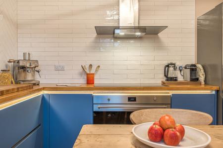 1406886-24-697baf4e9