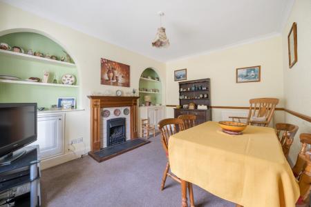 1408244-6-698226b673