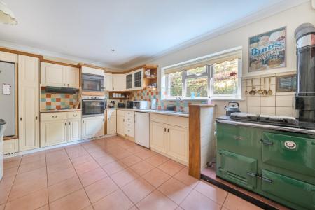 1408244-11-698226e27