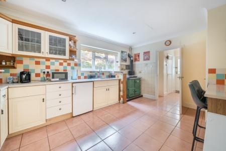 1408244-12-698226f02