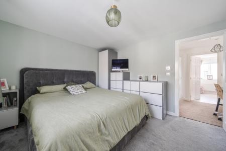 1410406-25-698df5fd9