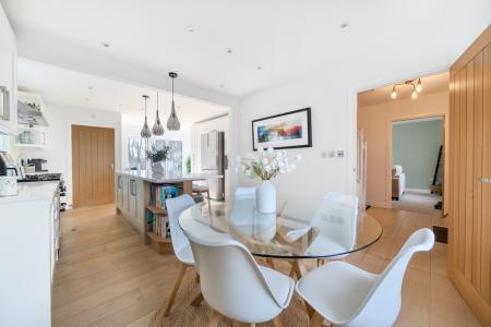 1409835-8-698dd9a1c5