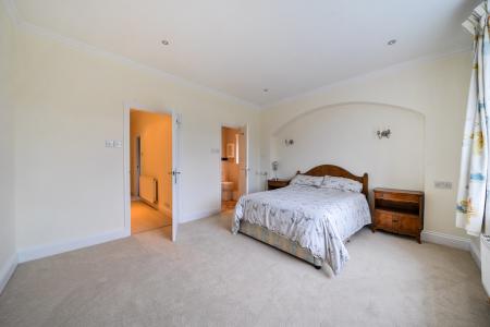 1387868-35-698b08c7a