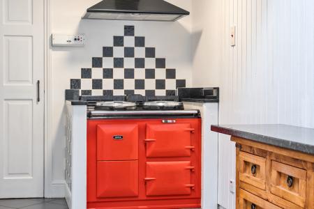 1387868-46-698b09b9b