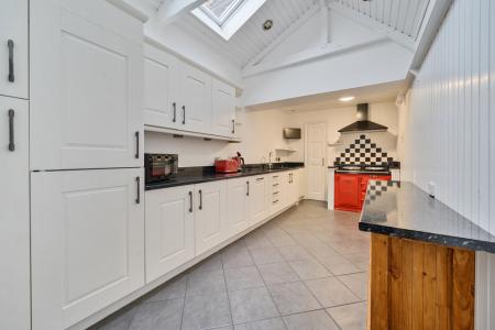 1387868-11-698b069b3