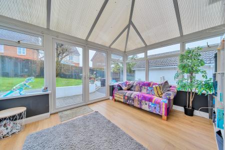 1411384-10-699853b15