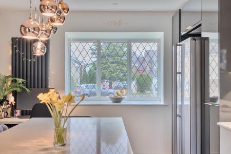 1411384-26-69985538a