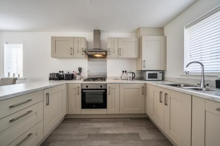 1428773-7-69b40d3285