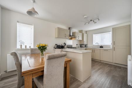 1428773-5-69b40c8022