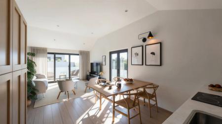 Coach House - Living
