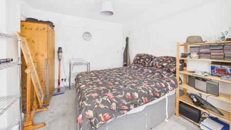 CAM02926G0-PR0325-STILL011