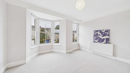 CAM02926G0-PR0352-STILL006