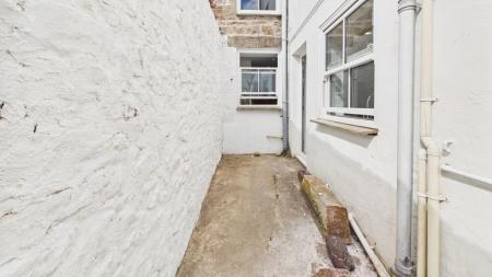 CAM02926G0-PR0335-STILL017