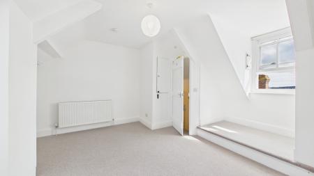 CAM02926G0-PR0335-STILL009