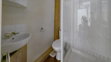 CAM01577G0-PR1035-STILL006