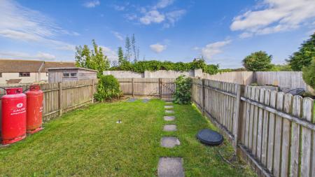 CAM02926G0-PR0348-STILL006