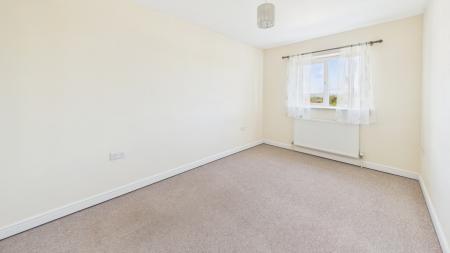 CAM02926G0-PR0348-STILL009