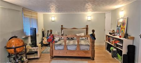 Lower ground floor bedroom (2).jpg