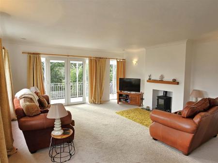 Sitting room (2).jpg