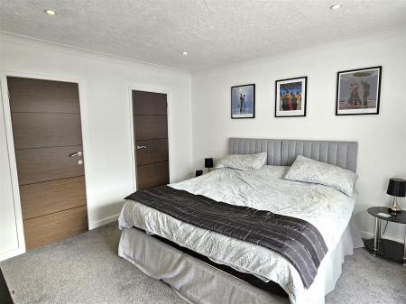 Principal bedroom (2).jpg