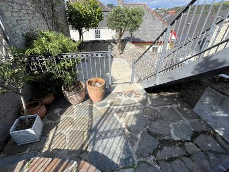 patio and courtyard.JPG
