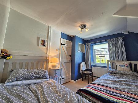 Twin bedroom