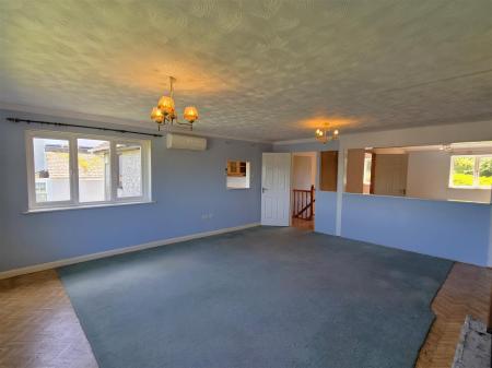 Living room 3.jpg