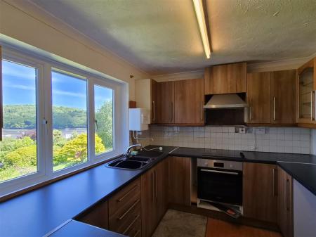 Kitchen 2.jpg