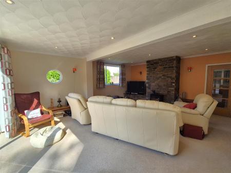 Sitting room (5).jpg