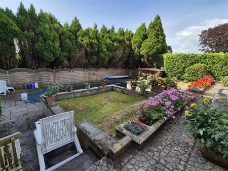 Swimmimg pool and garden.jpg