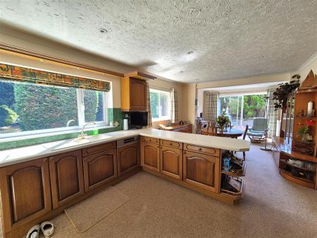 Kitche dining room (2).jpg