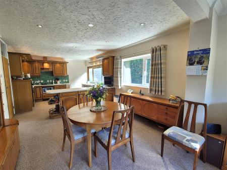 Kitchen dining room (5).jpg