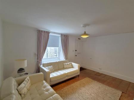 Sitting room 2.jpg