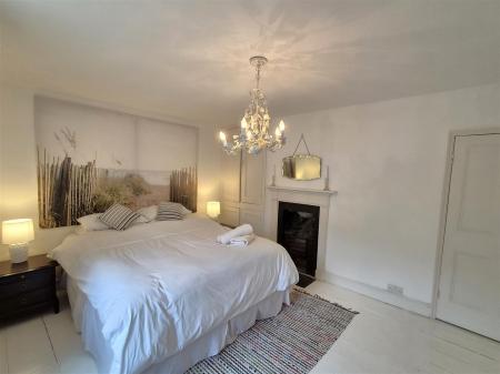 Front bedroom 2.jpg