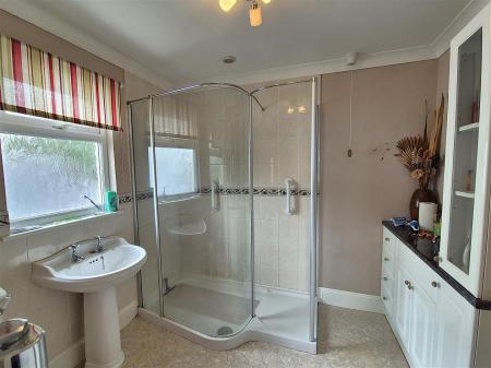 Ensuite Shower room.jpg