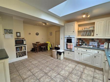 Kitchen breakfast room.jpg