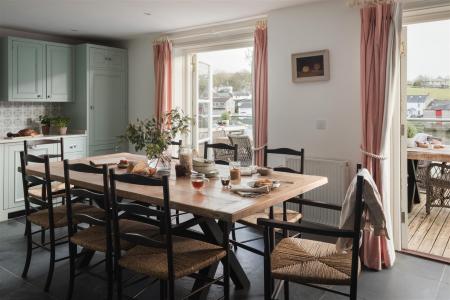 BR-43 kitchen and patio doors 2.jpg