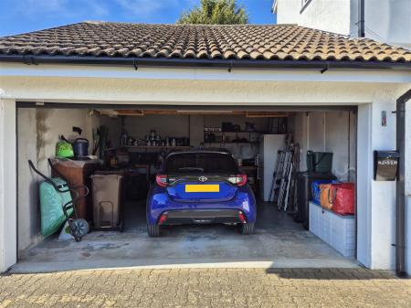 Garage .jpg